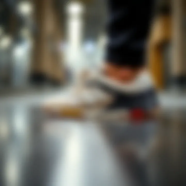 Notable New Balance İkonik 530: Beyaz, Gri ve Lacivert Kadın Spor Ayakkabının Önemi ve Özellikleri Notable New Balance İkonik 530: Beyaz, Gri ve Lacivert Kadın Spor Ayakkabının Önemi ve Özellikleri